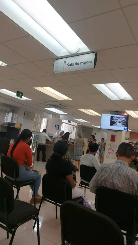 Sala de atención dentro de la oficina SAT en Acapulco de Juárez