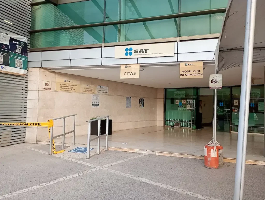 Fachada de la oficina SAT en Alcaldía Iztacalco
