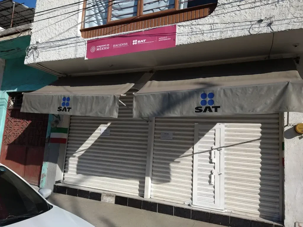 Fachada de la oficina SAT en Apatzingán