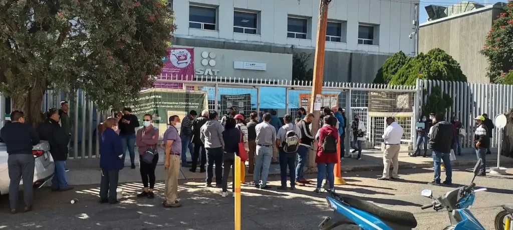 Fachada de la oficina SAT en Celaya
