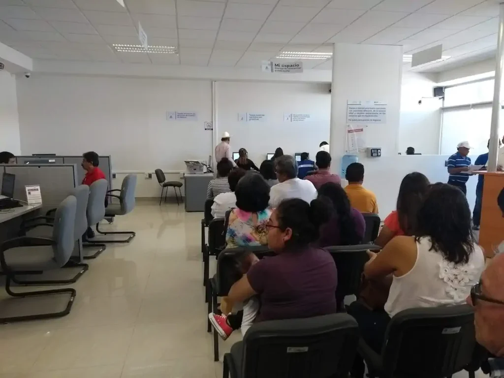 Sala de atención dentro de la oficina SAT en Cuautla