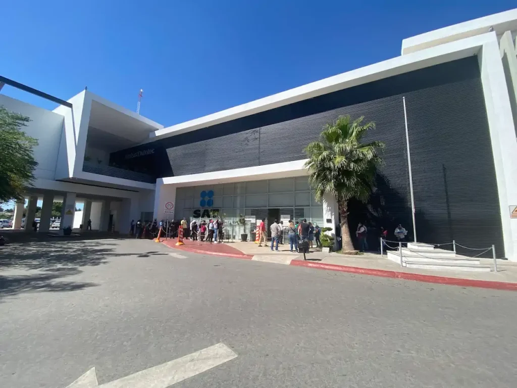 Fachada de la oficina SAT en Irapuato