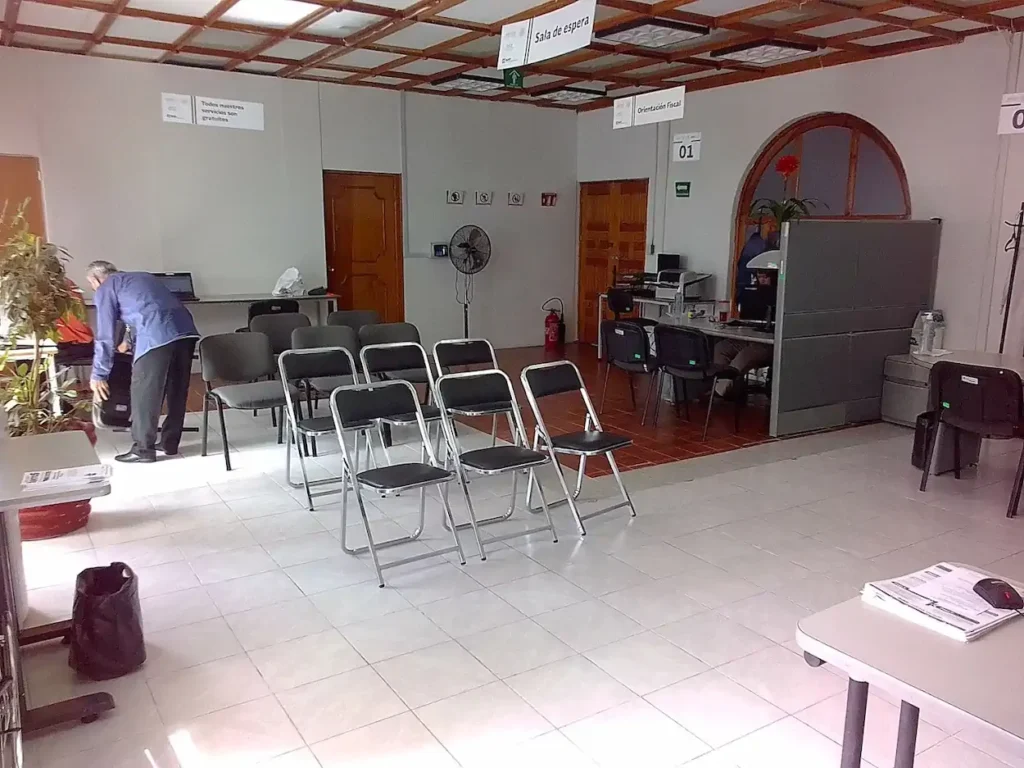 Sala de atención dentro de la oficina SAT en Ixmiquilpan