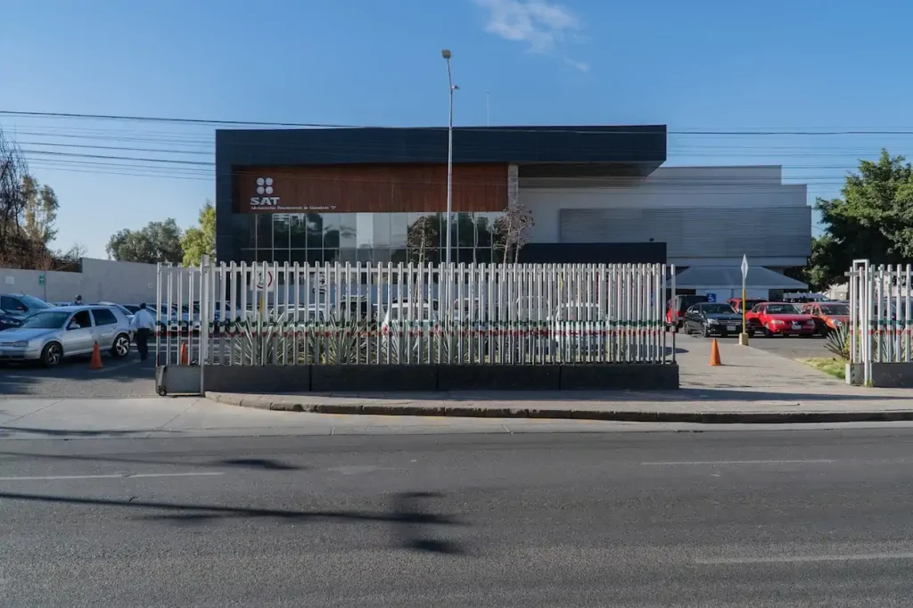 Fachada de la oficina SAT en León