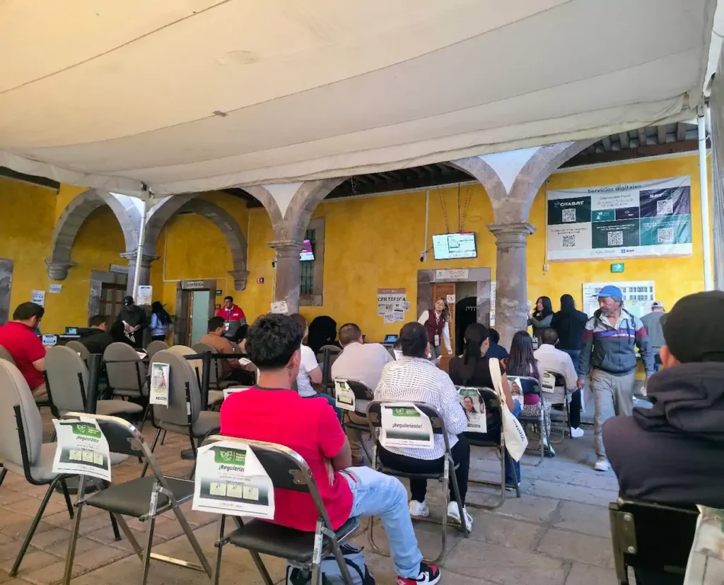 Sala de atención dentro de la oficina SAT en Morelia