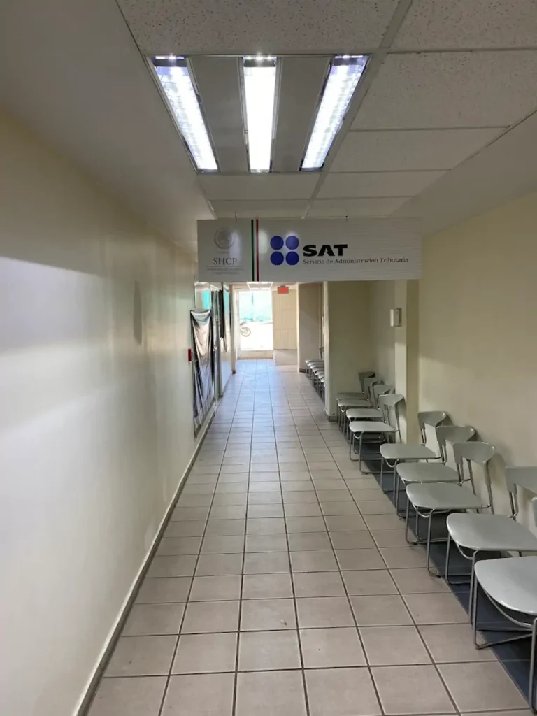Sala de atención dentro de la oficina SAT en Ocotlán
