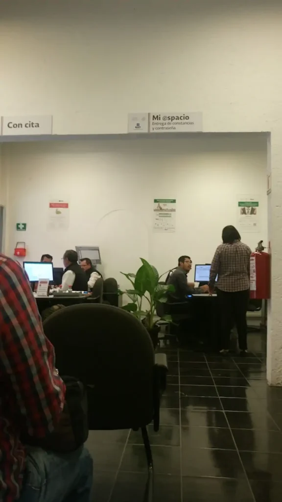 Sala de atención dentro de la oficina SAT en San Miguel de Allende