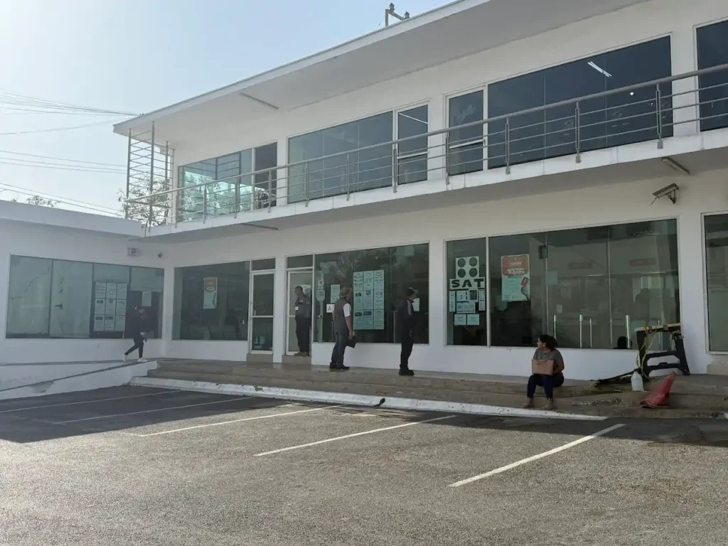 Fachada de la oficina SAT en Santa Catarina