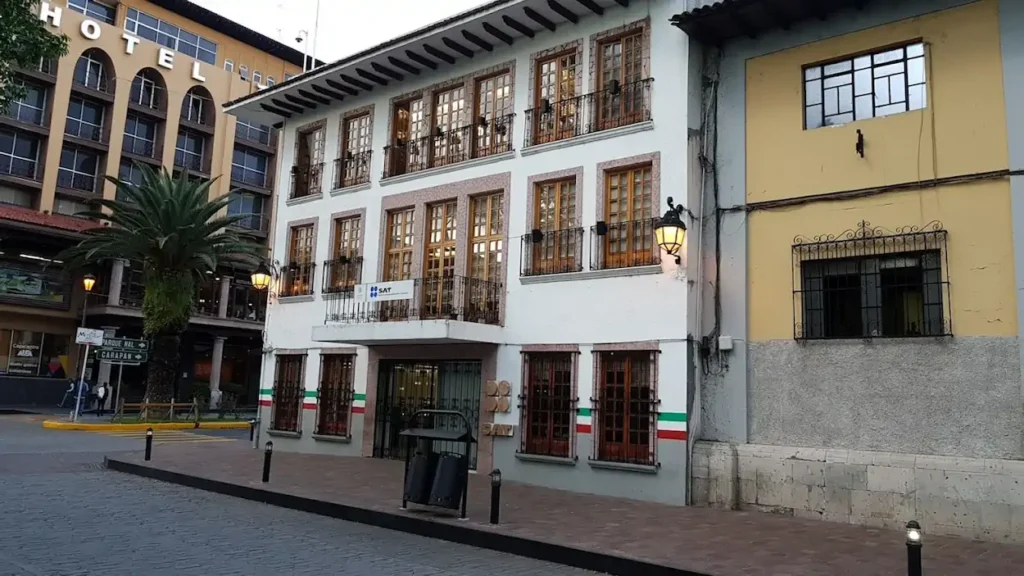 Fachada de la oficina SAT en Uruapan