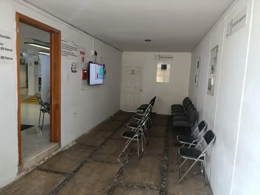 Sala de atención dentro de la oficina SAT en Zitácuaro