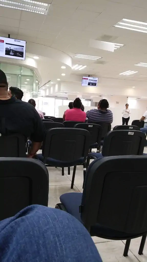 Sala de atención dentro de la oficina SAT en Boca del Río