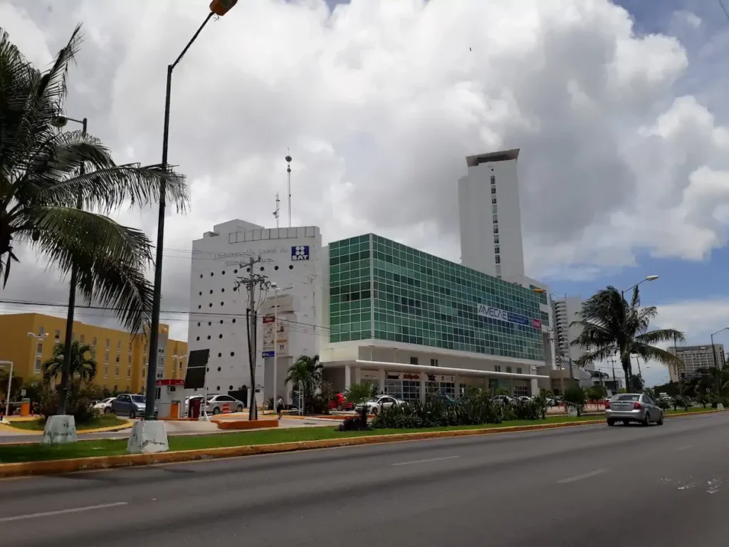 Fachada de la oficina SAT en Cancún