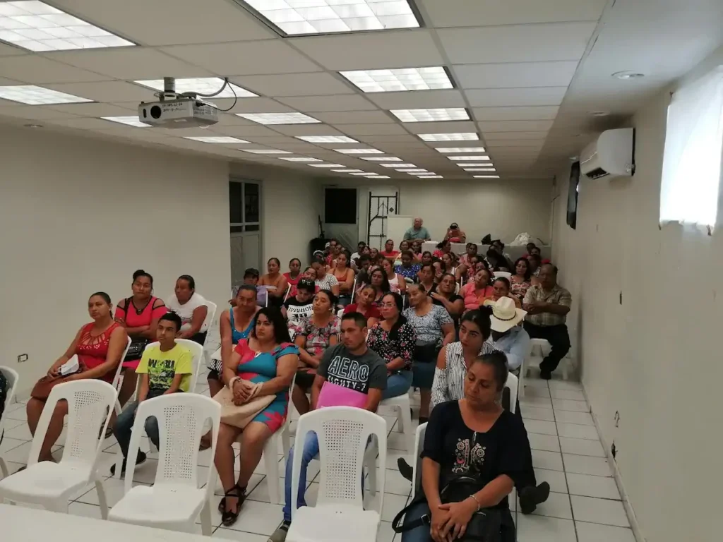 Sala de atención dentro de la oficina SAT en Cárdenas