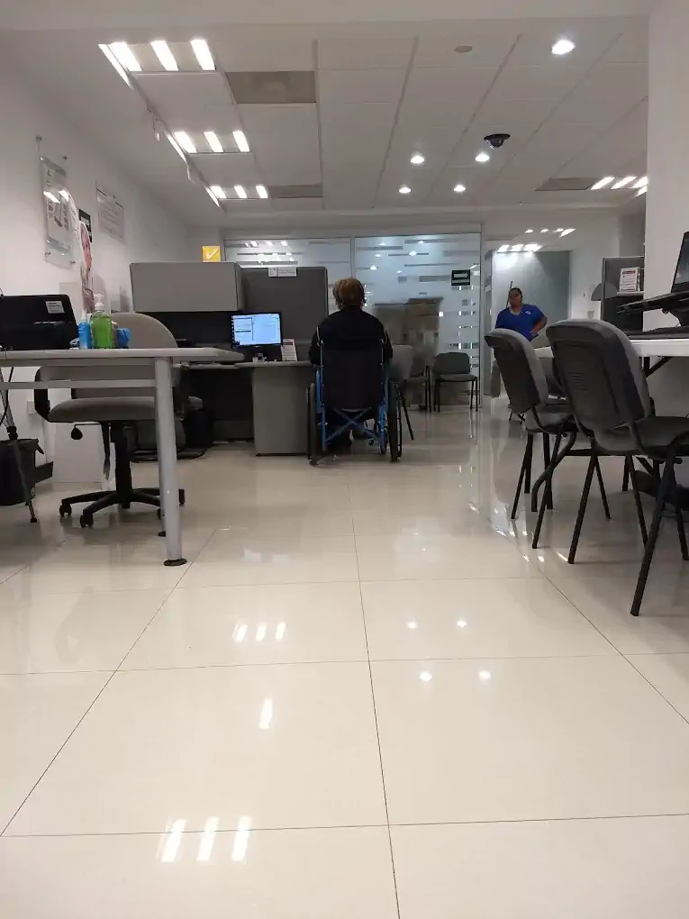 Sala de atención dentro de la oficina SAT en Ciudad Mante