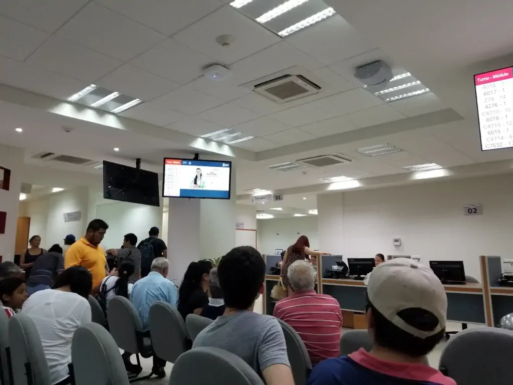 Sala de atención dentro de la oficina SAT en Coatzacoalcos