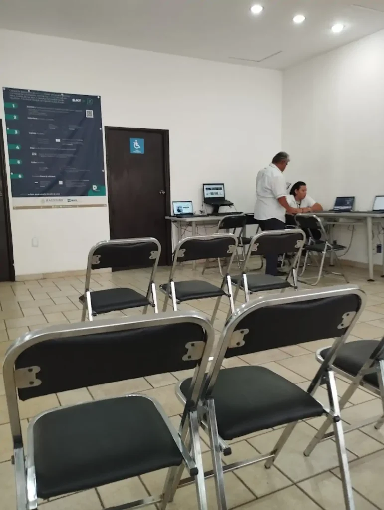 Sala de atención dentro de la oficina SAT en Cozumel