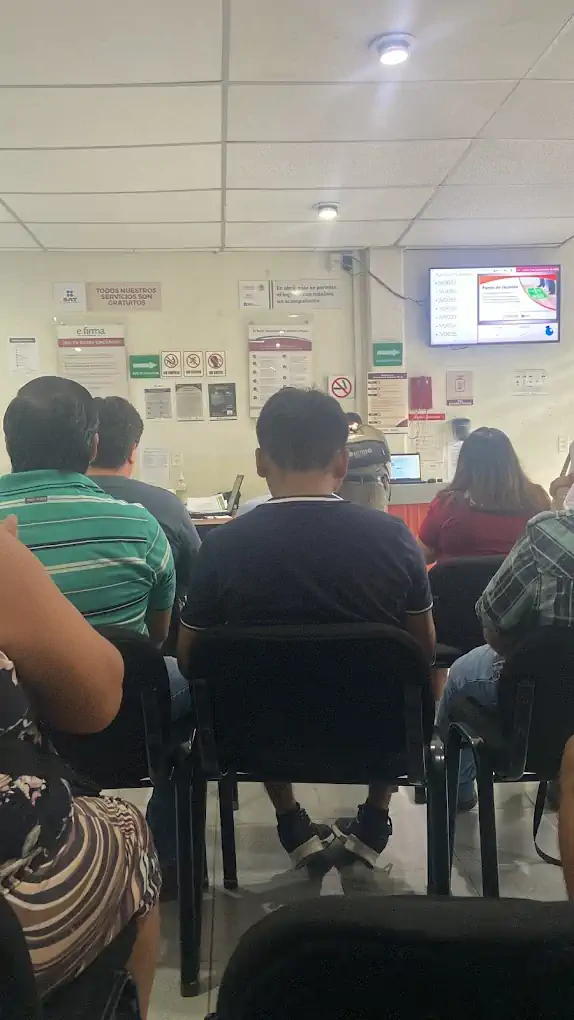 Sala de atención dentro de la oficina SAT en Martínez de la Torre