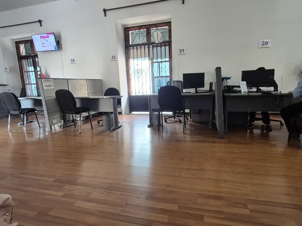 Sala de atención dentro de la oficina SAT MST Palacio Federal