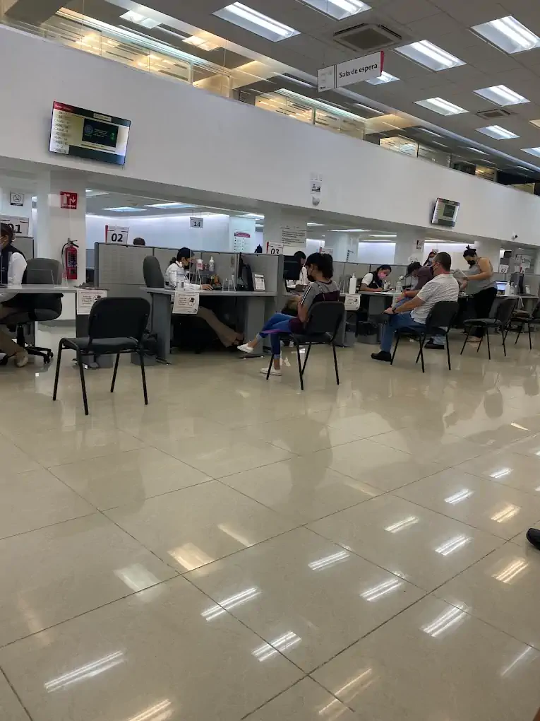 Sala de atención dentro de la oficina SAT en Nuevo Laredo