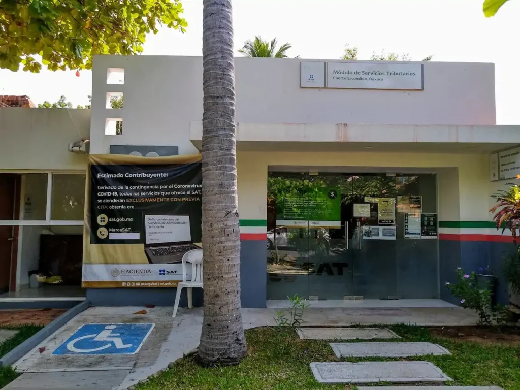 Fachada de la oficina SAT en Puerto Escondido