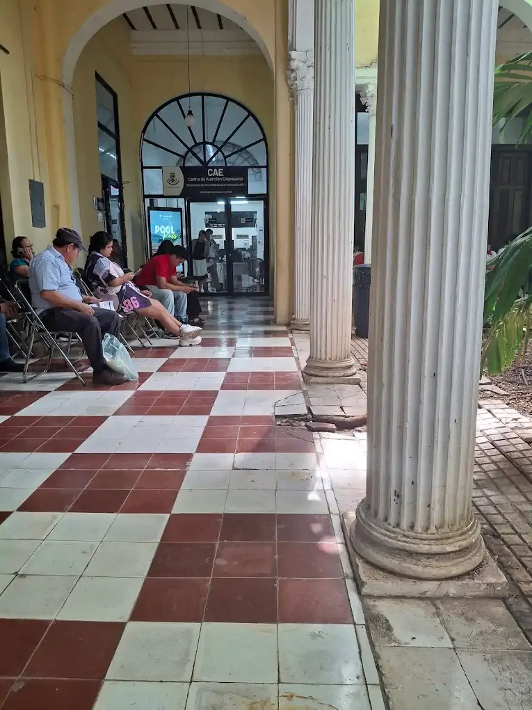 Sala de atención dentro de la oficina SAT SARE Mérida