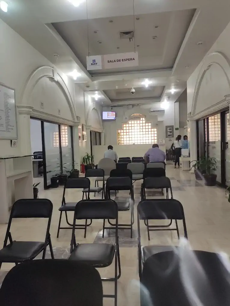 Sala de atención dentro de la oficina SAT en Tuxpán