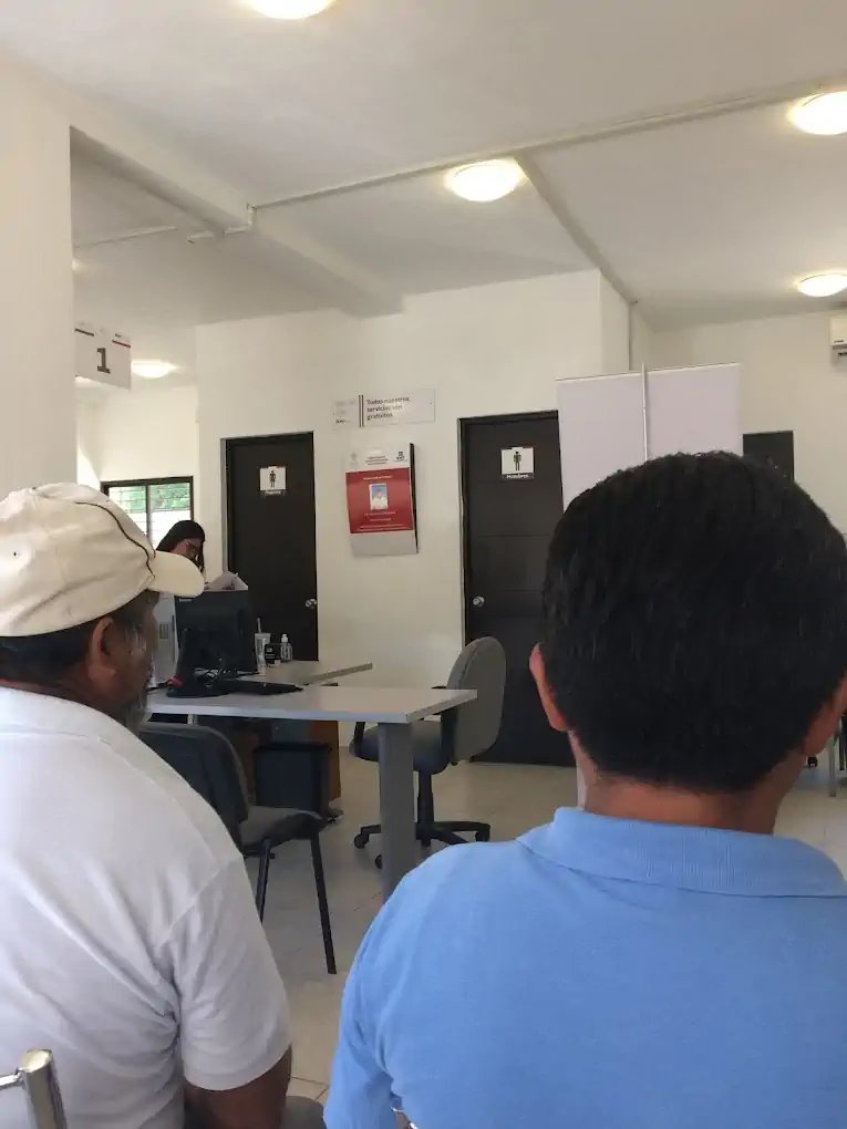 Sala de atención dentro de la oficina SAT en Valladolid