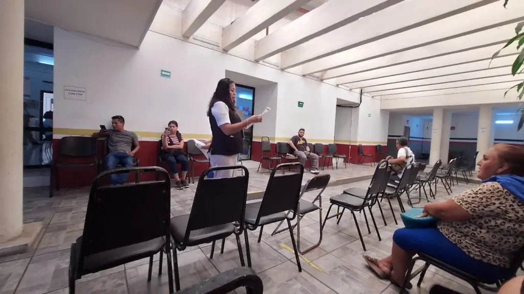 Sala de atención dentro de la oficina SAT en Veracruz